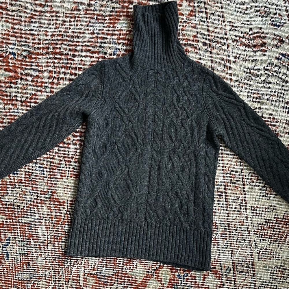 Christopher Fischer 100% cashmere charcoal gray turtleneck sweater, size M